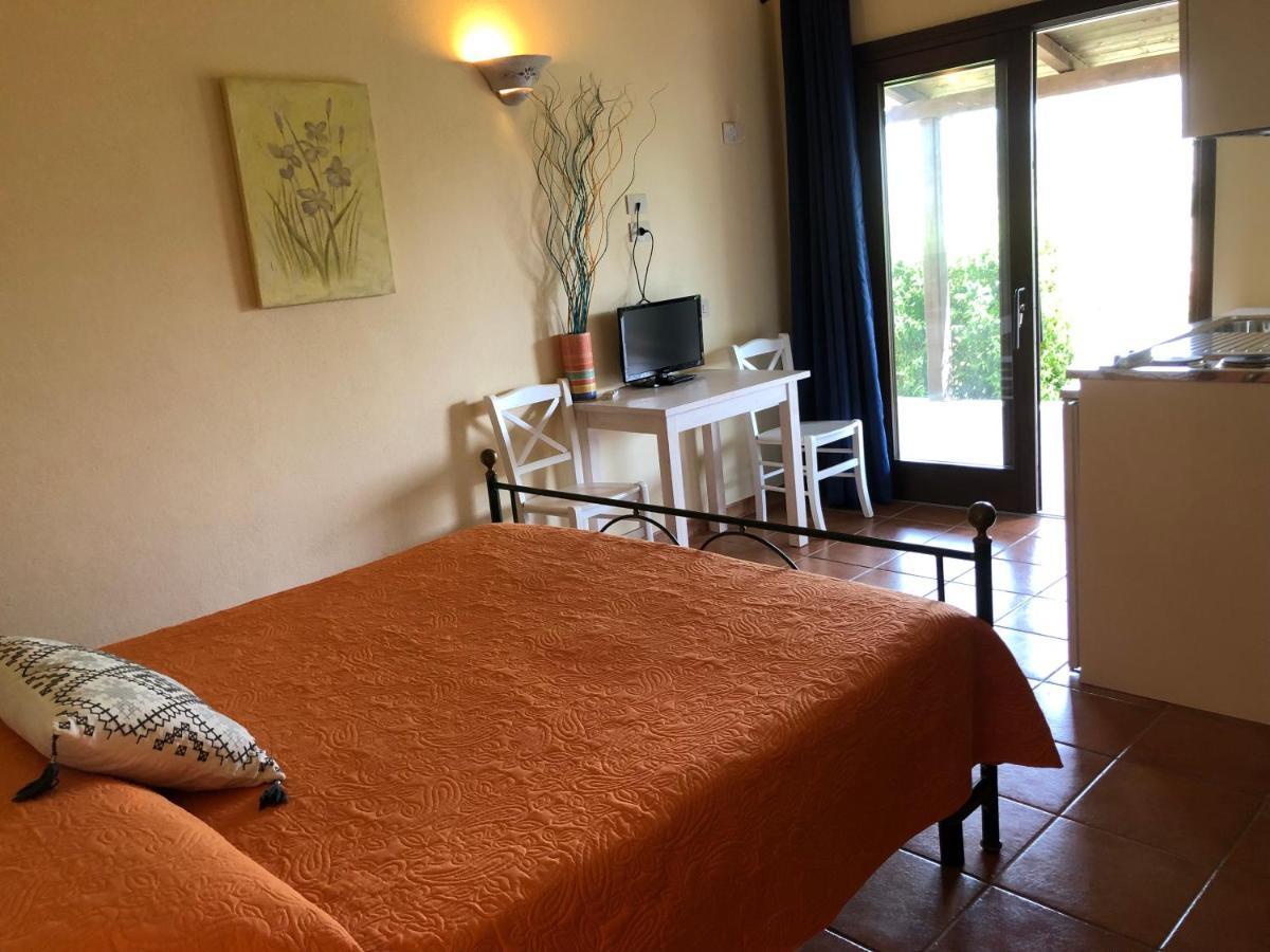 Agriturismo Campesi Casale Tra Le Vigne Aglientu Kültér fotó