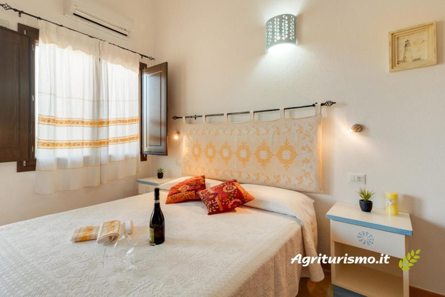 Agriturismo Campesi Casale Tra Le Vigne Aglientu Kültér fotó
