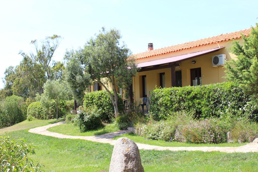 Agriturismo Campesi Casale Tra Le Vigne Aglientu Kültér fotó