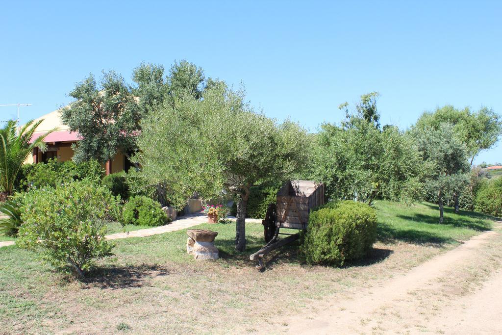 Agriturismo Campesi Casale Tra Le Vigne Aglientu Kültér fotó