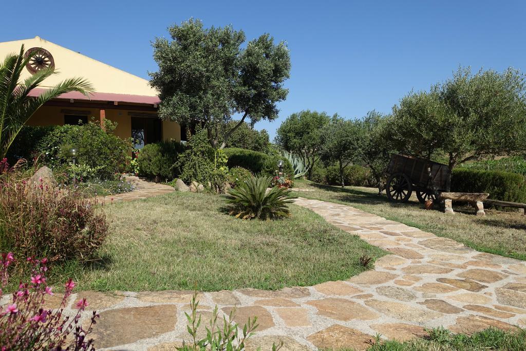 Agriturismo Campesi Casale Tra Le Vigne Aglientu Kültér fotó