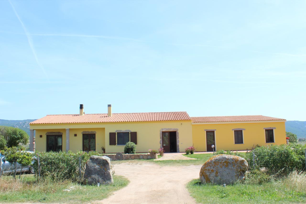 Agriturismo Campesi Casale Tra Le Vigne Aglientu Kültér fotó
