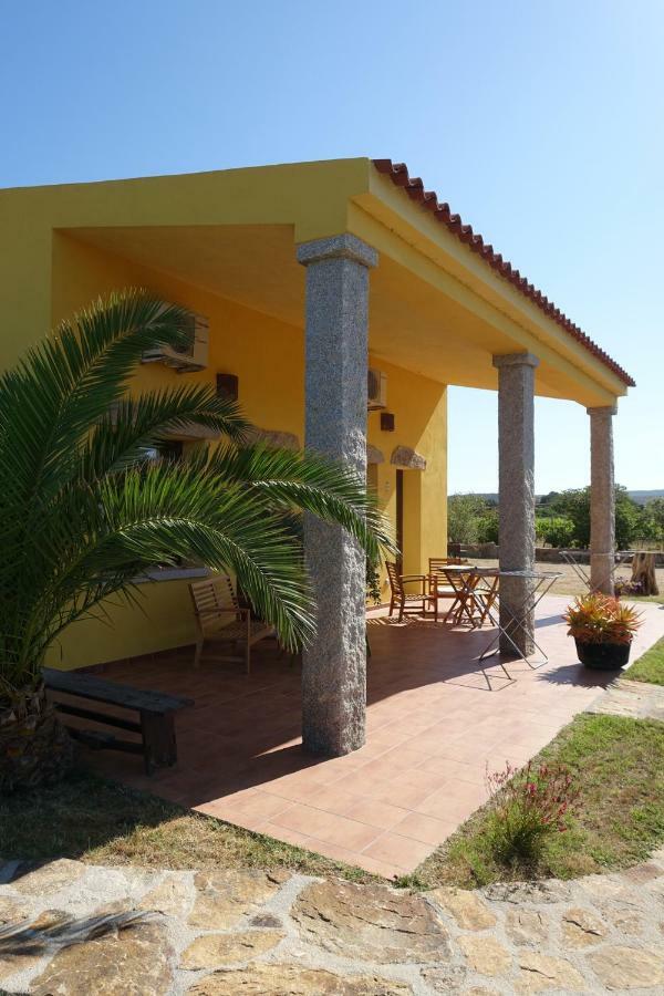 Agriturismo Campesi Casale Tra Le Vigne Aglientu Kültér fotó